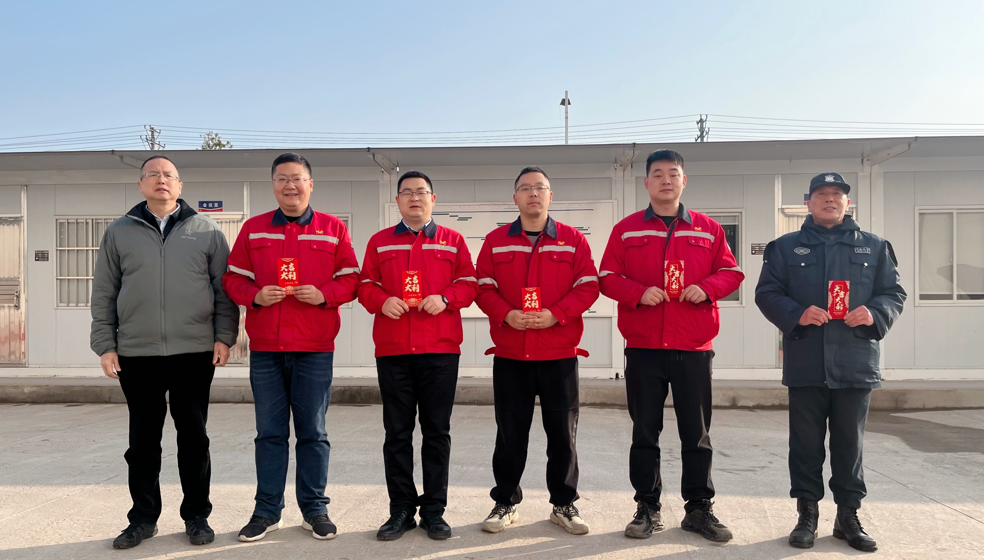 化機(jī)公司黨委書記、董事長、總經(jīng)理楊中澤到項目現(xiàn)場走訪慰問(圖2)