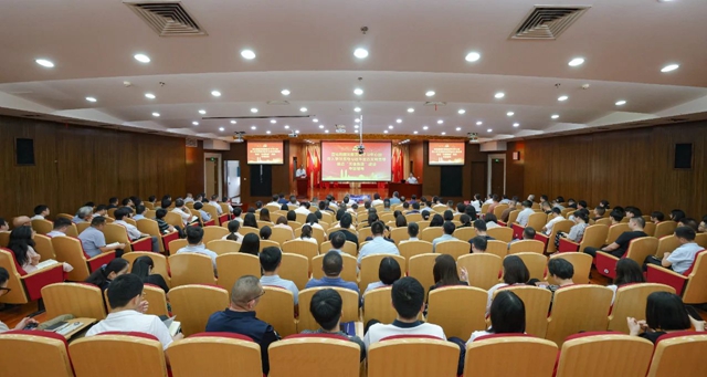 宜化集團黨委理論學習中心組集中學習習近平生態(tài)文明思想