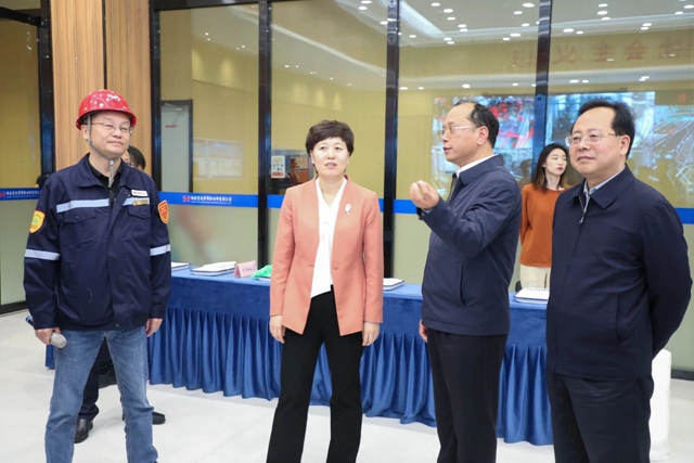 烏海市委副書記、市長(zhǎng)崔景英一行到宜化集團(tuán)調(diào)研